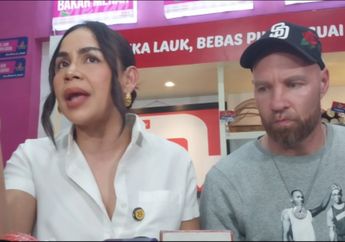 Hadapi Tantangan Zaman, Melaney Ricardo dan Tyson Lynch Pilih Jurus Ini untuk Jaga Anak Mereka