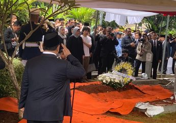 Jenazah Wapres ke-6 RI Try Sutrisno Dimakamkan di TMP Kalibata, Presiden Prabowo Pimpin Upacara Militer