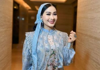 Iis Dahlia Mengaku Deg-Degan saat Suami Terbang ke Doha Di Tengah situasi Perang Timur Tengah