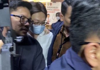 Tangan Diborgol, Richard Lee Digiring ke Ruang Tahanan Polda