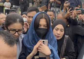 Dipakai Saat Pemakaman Vidi Aldiano, Selendang Sheila Dara Rupanya Simpan Kenangan Spesial
