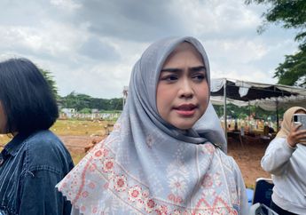 Ziarah ke Makam, Ria Ricis Ungkap Kenangan Pertemuan Terakhir dengan Vidi Aldiano