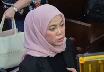 Hadir Mengenakan Hijab, Dokter Kamelia Setia Dukung Ammar Zoni di Sidang Tuntutan