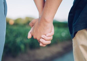 5 Arti Mimpi Mudik Bersama Pacar, Lambang Keinginan untuk Melangkah ke Jenjang yang Lebih Serius