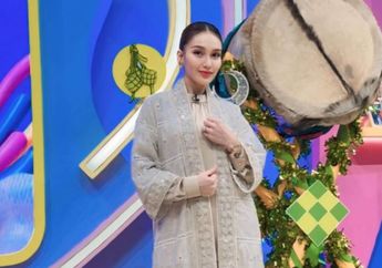 Ayu Ting Ting Bongkar Menu Wajib Buka Puasa dan Tantangan Tarawih di Tengah Kesibukan