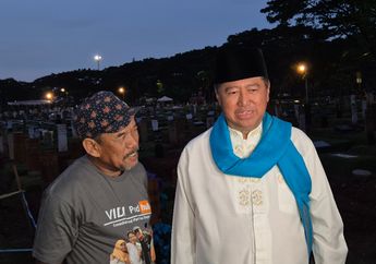 Demi Kenyamanan Vidies, Harry Kiss Pasang Paving Block di Makam Vidi Aldiano Jelang Momen Ulang Tahun