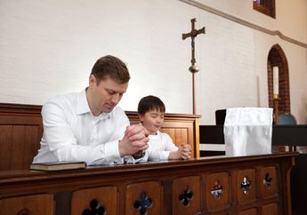 5 Tips Merayakan Paskah di Gereja bersama Anak, Perhatikan Lokasi Tempat Duduk dan Jadwal Ibadah