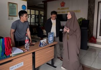 Sidang Penganiayaan Staf Batal, Zaskia Adya Mecca Meradang Datangi Pengadilan Militer yang Gelap Gulita