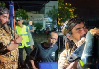 Limbad Gigit Knalpot Brong Saat Razia di Cianjur, Sang Pesulap Edukasi Pengendara dengan Gaya Nyentrik