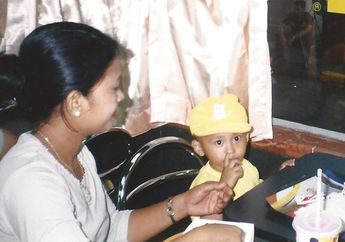 Ini Alasan Anak Sekolah Harus Bisa Makan Sendiri