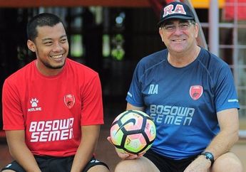 Sosok Pelatih Terbaik Versi Kapten PSM: Pelatih Persib Robert Alberts