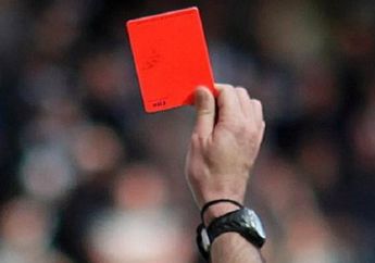 Laga Persib vs Persebaya Banjir Kartu Merah, Begini Komentar Robert Alberts dan Aji Santoso