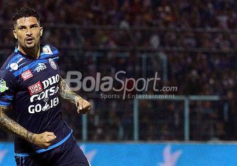 Rumor Transfer - Arema FC Selangkah Lagi Pulangkan Arthur Cunha