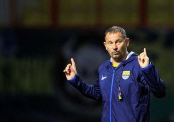 Eks Pelatih Persib Bandung Banting Setir Jadi Penulis di Hong Kong