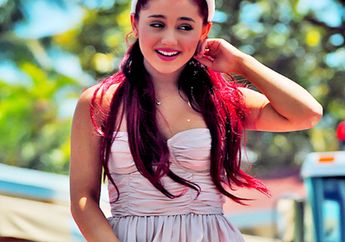 Ariana Grande: Loves Bunny!