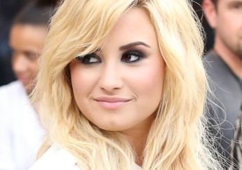 Demi Lovato: Menangis Gara-Gara Kematian Cory