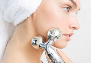 6 Manfaat yang Dapat Kita Peroleh dengan Memijat Wajah Memakai Face Roller!