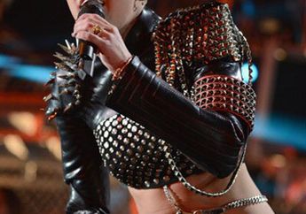 Miley cyrus: salah kostum