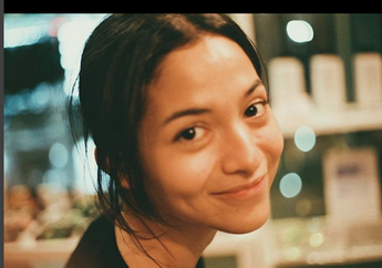7 Kutipan Puisi Putri Marino yang Bikin Meleleh. Siap-Siap Baper!