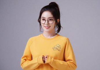 12 Seleb Kpop Cewek yang Terlihat Imut tapi Juga Elegan Saat Pakai Kacamata