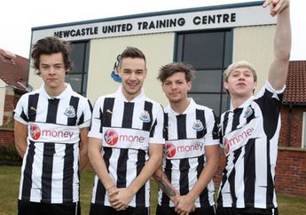 One Direction: Beraksi di Lapangan Rumput