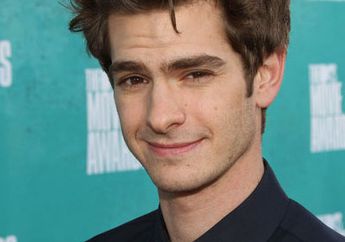 Andrew Garfield: Sepeda dan Kupluk Kesayangan