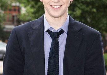 Freddie Highmore: Cowok Sederhana & Rajin