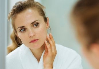 Punya Banyak Whiteheads? Atasi dengan 9 Bahan Alami Ini!