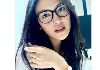 3 Alat Make-Up yang Wajib Dibawa Agar Tampil Natural Seperti Deanda Puteri