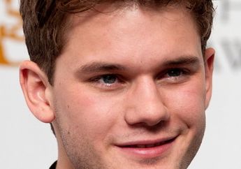 Jeremy Irvine: Pernah Nyoba Jadi Tentara