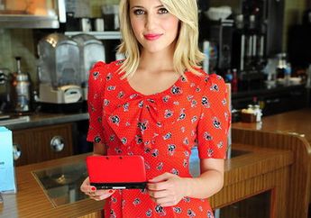 Dianna Agron: Techno Girls!