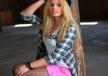 Alli Simpson: Beraksi Di Depan Kamera
