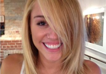 Miley Cyrus: Pirang Terang