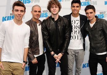 ONE DIRECTION & THE WANTED: BERSAING JADI PATUNG LILIN