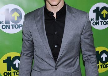 Nick Jonas: Jadi Host