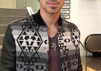 Joe Jonas: Belanja Kado Natal
