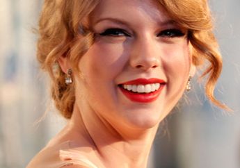 Taylor Swift: Batal Konser karena Sakit