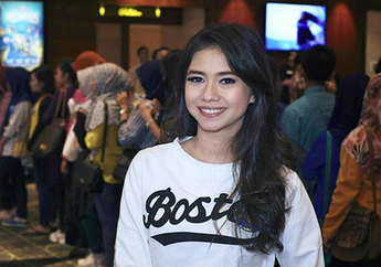 Yuki Kato Belajar Memakai Hijab