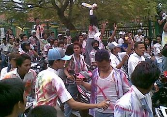 8 Tradisi Kelulusan Pelajar Indonesia dengan Amerika Serikat (Bagian 1)