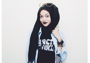 Inspirasi Hijab Tomboi Ala Fashion Blogger Cassandra Dini