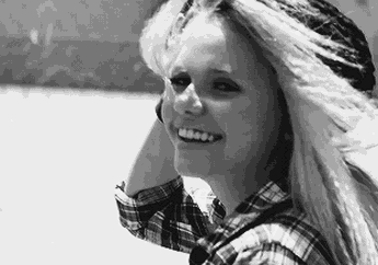Rahasia Supaya Merasa Lebih Bahagia Ala Alli Simpson