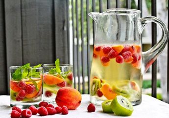 Detoks Badan Pakai Infused Water, Yuk!