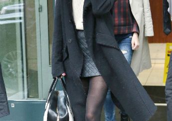 Cara Pakai Turtle Neck Keren Ala Kendall Jenner