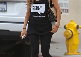 Inspirasi Gaya Casual Ariana Grande