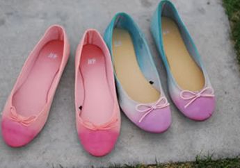 Cara Mudah Mengubah Warna Ballet Flats yang Pudar Menjadi Gradasi Warna Seru