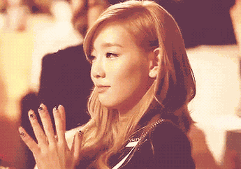 DIY: Christmas Nail Art Ala Taeyeon 'SNSD'