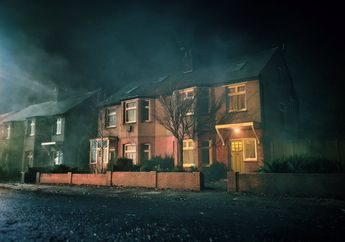 Berani Masuk ke dalam Rumah di Film The Conjuring 2? Tonton Video Ini