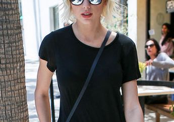 10 Inspirasi Fashion Serba Hitam dari Taylor Swift