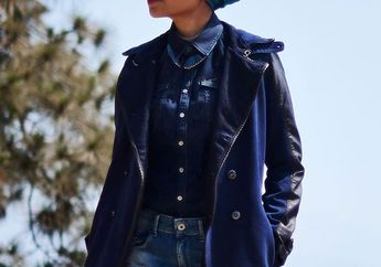 15 Inspirasi Outfit Keren Bertema Denim Buat Kita yang Berhijab