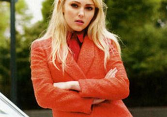 Dress Like Girlie Annasophia Robb
